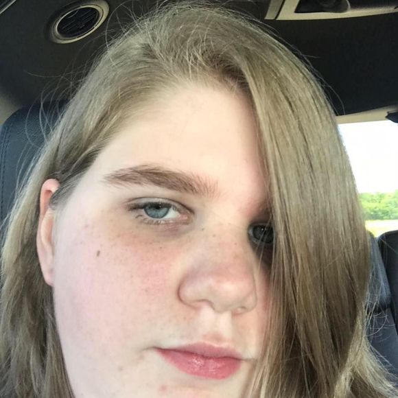 Meet your Posher, Danielle - Picture 1 of 1